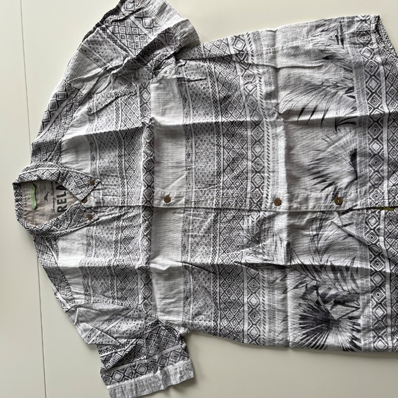 Tommy Bahama short sleeve button up shirt - Picture 4 of 5